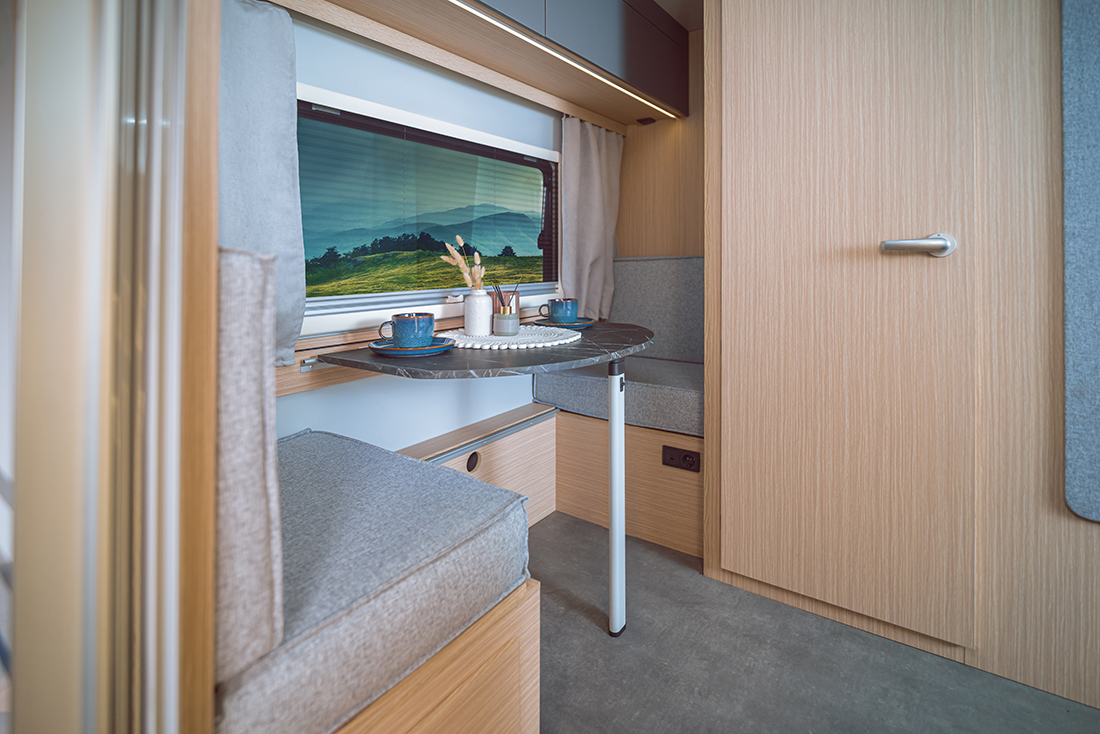 n – cross (3 sæta) n – cross (3 sæta)