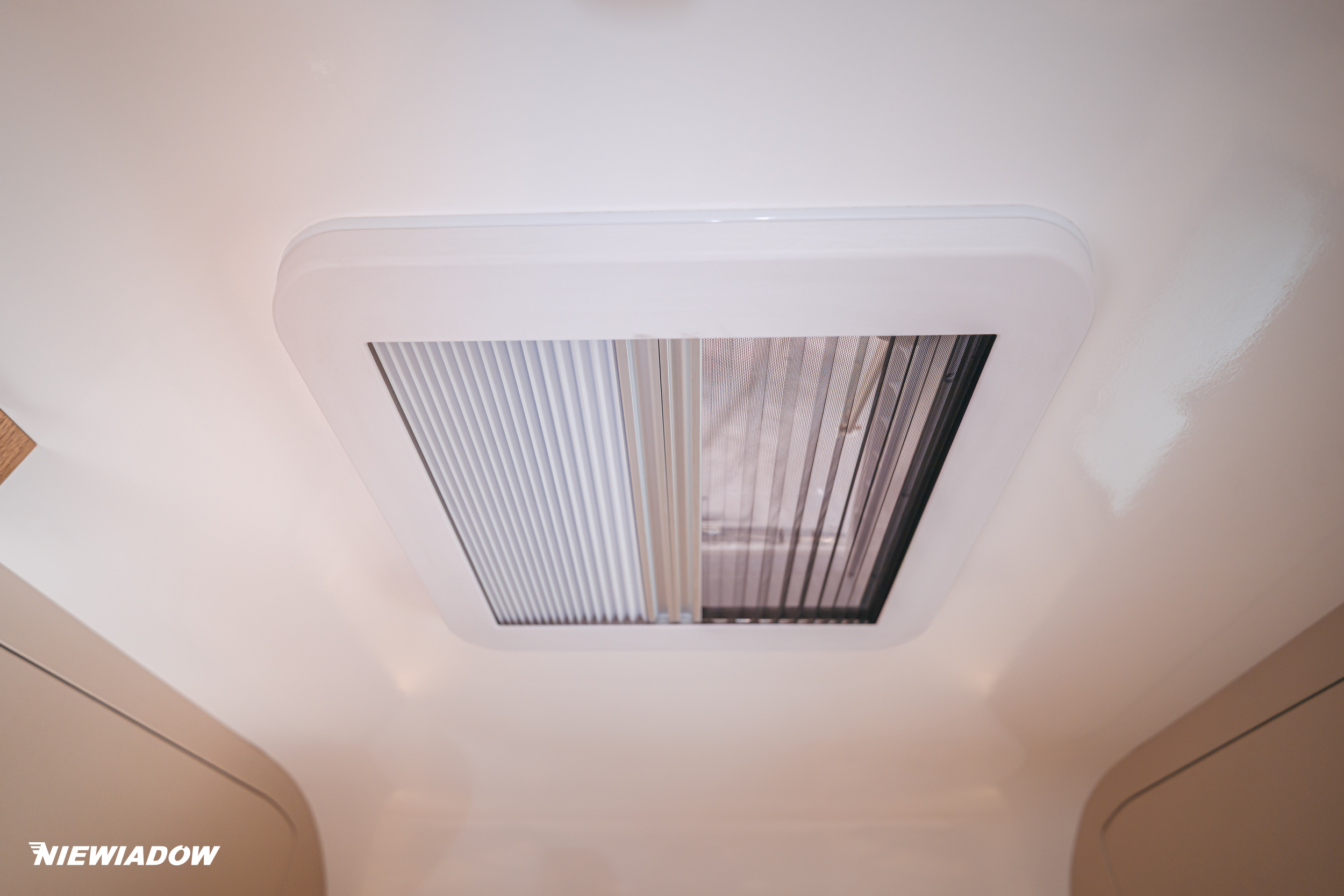 n – cross (3 sæta) n – cross (3 sæta)